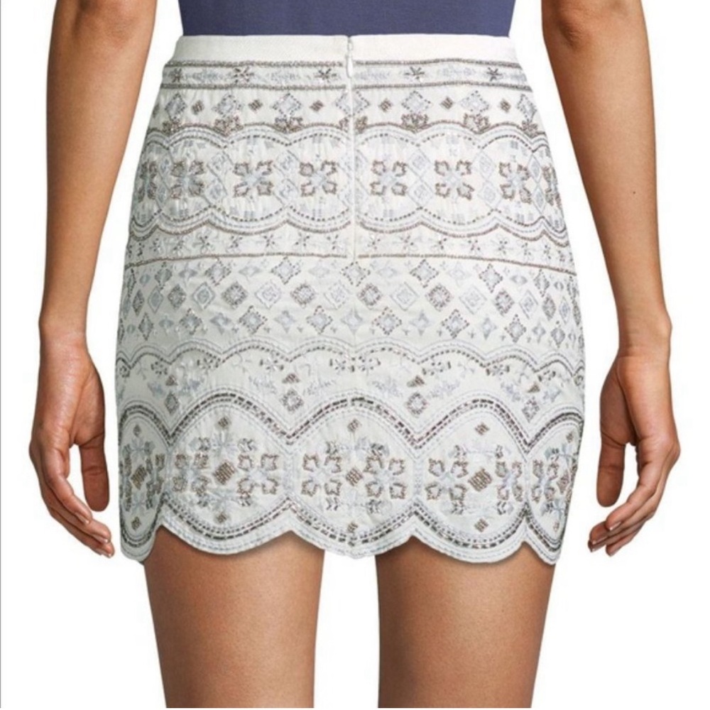 Club Monaco Beaded Scalloped Mini Skirt; Size 00; White, Blue, and Silver
